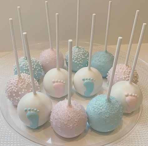 Cakepop Gender Reveal Ideas, Gender Reveal Cakepops Ideas, Gender Party Desserts, Cake Pops Gender Reveal Cute Ideas, Gender Reveal Ideas Treats, Deserts For Gender Reveal Party, Pastel Gender Reveal Party Decor, Gender Reveal Sweet Treats, Gender Reveal Mini Cupcakes