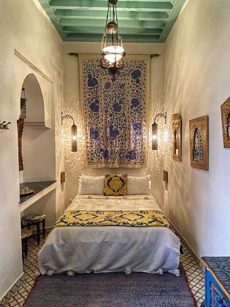 Marakesh Decor Interiors, Arab Bedroom, Marrocan Interiors, Moroccan Style Bedroom, Moroccan Inspired Bedroom, Marrakech Riad, Arabian Decor, Moroccan Riad, Design Marocain