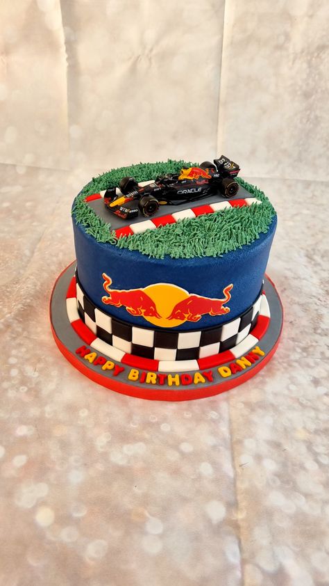 Red Bull Cake, F1 Cake, Racing Cake, 17. Geburtstag, 14th Birthday Cakes, Happy Birthday Decor, Boys 1st Birthday Party Ideas, Heart Cakes, 60th Birthday Cakes