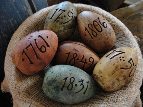 PRIMITIVE EASTER EGGS Primitive Easter Eggs, Spring Primitives, Primitive Diy, Primitive Easter Decor, Primitive Spring, Naturally Dyed Easter Eggs, Easter Show, Primitive Easter, Easter Gathering