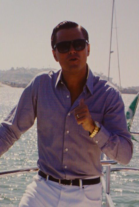 Leonardo DiCaprio as Jordan Belfort in The Wolf of Wall Street (2013) Wall Street Fashion, Ralph Lauren Men Outfits, Jordan Belfort, The Wolf Of Wall Street, Legendary Pictures, Knitted Shirt, Wolf Of Wall Street, The Best Films, Old Money Style