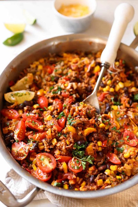 Mexican Beef and Rice skillet with tomatoes and cheese, corn and salsa Spanish Beef Recipes, Meat Rice Recipes, Mince And Rice, Mexican Beef And Rice Skillet, Beef And Rice Skillet, Mexican Skillet, Balsamic Pork, Traditional Mexican Food, Cheese Corn