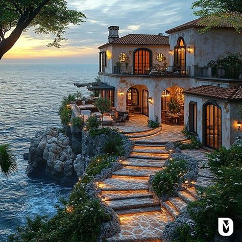 Italian Villa By The Sea, Italian Villa Mansion, Italian House Architecture, Italian Costal House, Home Italian Style, Dream House Mediterranean, Italian Houses Aesthetic, Houses By The Ocean, Mediterranean House Bedroom