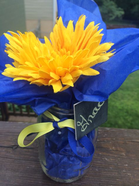 Yellow And Blue Centerpiece Ideas, Ffa Centerpieces Banquet Ideas, Ucla Graduation Party Ideas, Doctorate Party, Ffa Banquet Decorations, Blue And Gold Scout Centerpieces, Blue And Yellow Centerpieces Graduation, Blue Yellow And White Flower Centerpieces, Sunflower Reception