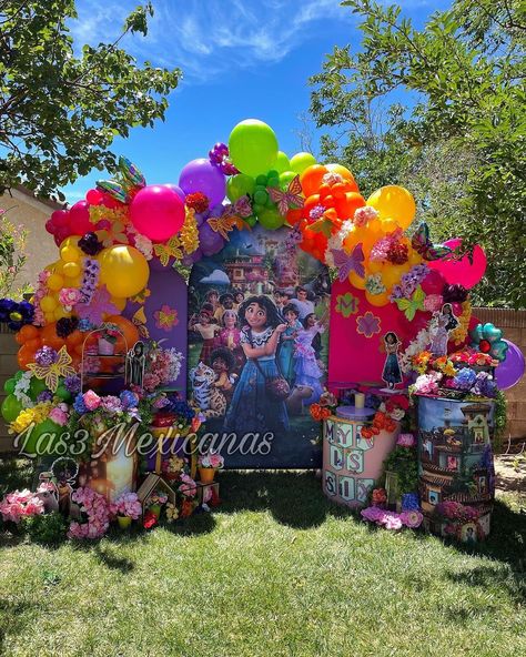 LAS3MEXICANAS🌹✨ on Instagram: “Mya’s Encanto Celebration✨🤍 Encanto Kids Table: @theemagicaltouch Encanto Cake: @pinkcornerbakery Cakepops & Cupcakes: @daliascakepops…” Encanto Decor, Encanto Theme, Encanto Cake, Cocomelon Theme, Encanto Birthday, Encanto Party, Birthday Party Decorations Diy, Girl Birthday Themes