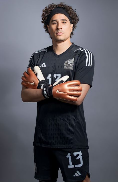 Memo Ochoa, Mexico National Team, Football Or Soccer, Best Football Players, Association Football, Club America, Qatar 2022, Soccer Guys, Different Sports