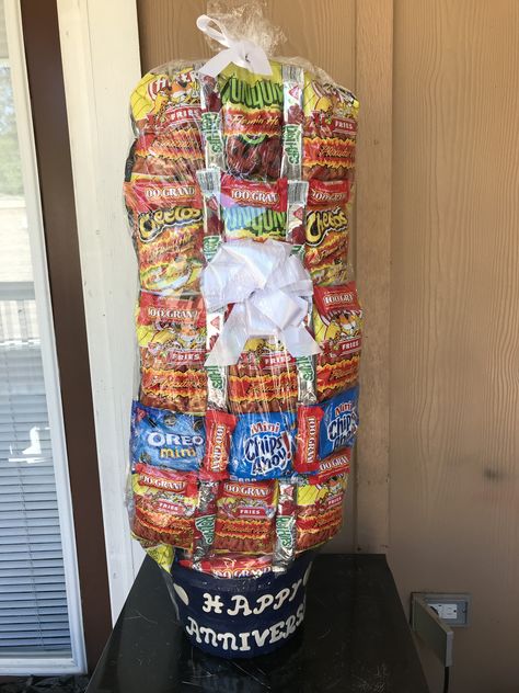 Hot chips snack giftbasket Snacks Chips And Candy, Spicy Chips Snacks, Junk Food Snacks Chips, Hot Fries Chips, Snack Lays, Spicy Chips, Hot Chips, Snack Gift Baskets, American Snacks