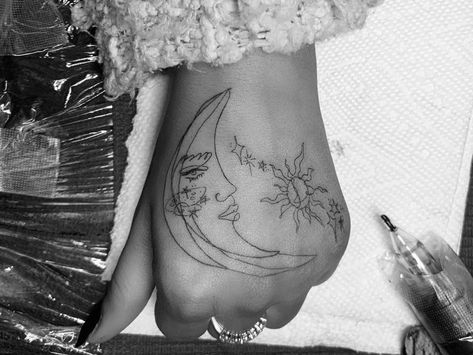 Sun And Moon Hand Tattoos For Women, Moon Tattoo On Hand, Ariana Tattoos, Moon Hand Tattoo, Ariana Grande Tattoos, Ariana Grande Tattoo, Tattoo Trend, Friendship Tattoos, Hand Tattoos For Women