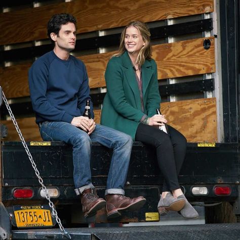 Joe Goldberg, Elizabeth Lail, Penn Badgley, Popular Tv Series, Shows On Netflix, Netflix Series, Film Serie, Music Tv, Series Movies