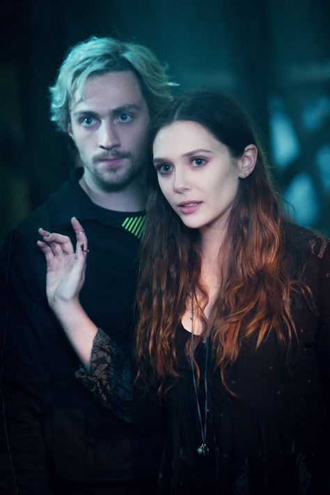 Wanda Gif, Scarlet Witch Costume, Maximoff Twins, Thor X Loki, Lizzie Olsen, Elizabeth Olsen Scarlet Witch, Aaron Taylor, Marvel Photo, Pietro Maximoff