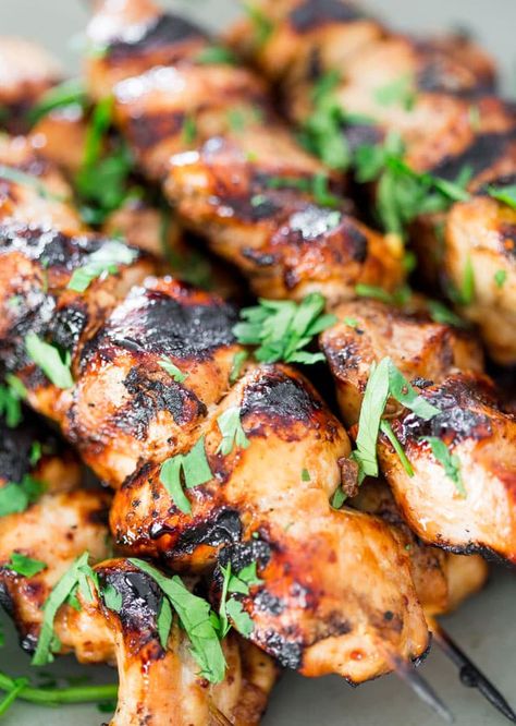 Incredibly delicious Beer and Honey BBQ Chicken Skewers that are perfect for a weekend or even a busy week night. Just prepare the night before, let them marinate overnight and grill when ready. #chickenskewers Bbq Chicken Skewers, Chicken Skewer Recipe, Honey Bbq Chicken, Grilled Chicken Skewers, Jo Cooks, Skewer Recipes, Honey Bbq, Chicken Kabobs, Cookout Food