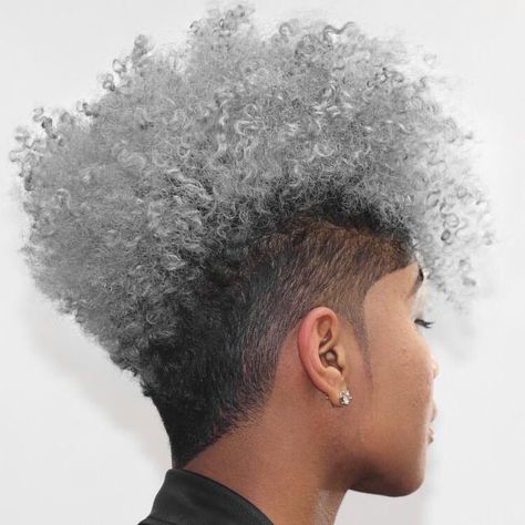 Platinum Fade Black Women, Mohawk Shaved Sides, Tapered Hairstyles, Female Haircuts, Short Hair Designs, Short Shaved Hairstyles, Shaved Hair Designs, Shaved Side Hairstyles, Tapered Natural Hair