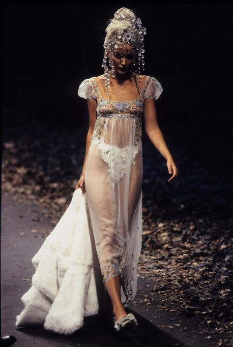 Givenchy 90s, 19s Fashion, Constructed Textiles, Senior Thesis, Givenchy Couture, 90s Runway, 90s Runway Fashion, Runway Fashion Couture, Drop Dead