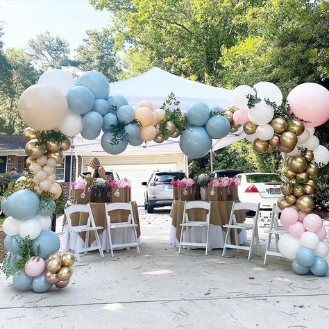 Tent Balloon Decorations, Ballon Decoration, Party Decorating Ideas, Tent Decor, Tent Party, Pooh Party, Backyard Reception, Carnival Theme, Events Decor