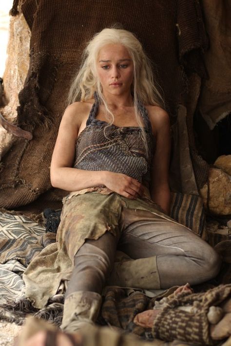 Picture of Daenerys Targaryen Game Of Thrones Costumes, Fire And Blood, Photo Games, Cersei Lannister, Gra O Tron, Valar Morghulis, Hbo Series, Winter Is Here, Mother Of Dragons