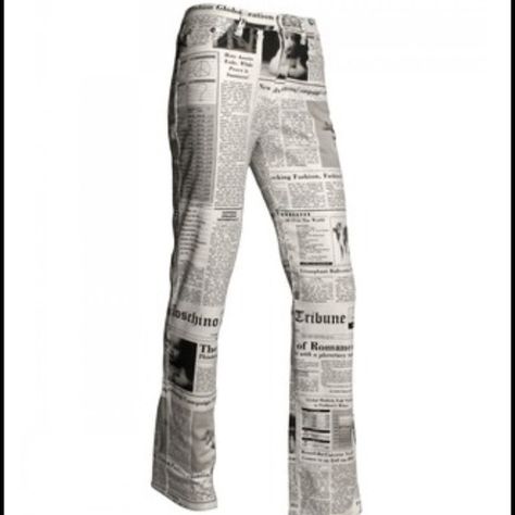 denim newsprint pants. Newspaper Fashion Design, Newspaper Fashion, Random Fashion, Newspaper Print, Newspaper Printing, Print Jeans, Just Style, Simply Chic, Printed Trousers