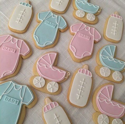 Gender Reveal Ideas Cookies, Gender Reveal Cookies Ideas Simple, Newborn Cookies, Gender Reveal Cookies Ideas, Cookie Gender Reveal, Gender Reveal Sugar Cookie Ideas, Cookies Gender Reveal, He Or She Gender Reveal, Simple Gender Reveal