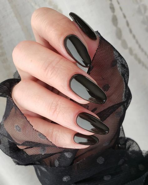 Black Dipped Nails, Black Dip Nails, Dip Nail Ideas, Powder Dip Nails, Nail Falling Off, New Years Nail Designs, Dip Nail, Color Design Inspiration, Dip Nails