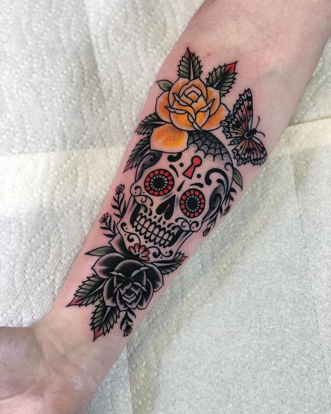 Mexican Skull Tattoos, Candy Skull Tattoo, Deer Skull Tattoos, Feminine Skull Tattoos, Tatuagem Masculina Pequena, Black Skull Tattoo, Mexican Tattoo, Catrina Tattoo, Skull Girl Tattoo