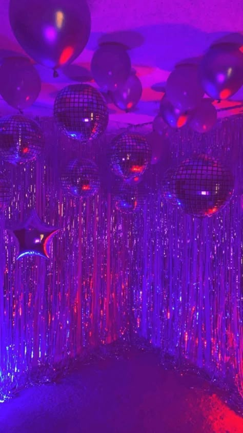 17th Birthday Party Ideas, 17. Geburtstag, 14th Birthday Party Ideas, 15th Birthday Party Ideas, 18th Birthday Party Themes, Euphoria Party, Glow Birthday Party, Sweet Sixteen Birthday Party Ideas, Disco Birthday Party