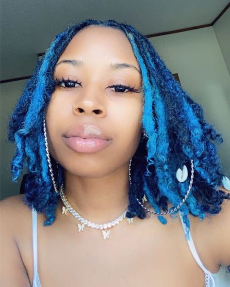 @see.chell on Instagram: “Icy, Wifey 🥶💙 . . I’m loving this blue even though it’s only temporary 🥰🎉 . .  #trusttheprocess #locs #starterlocstyles #starterlocheadz…” Blue Locs, Dyed Dreads, Blue Dreads, Colored Dreads, Dread Styles, Beautiful Locs, Beautiful Dreadlocks, Short Locs Hairstyles, Dreadlock Styles