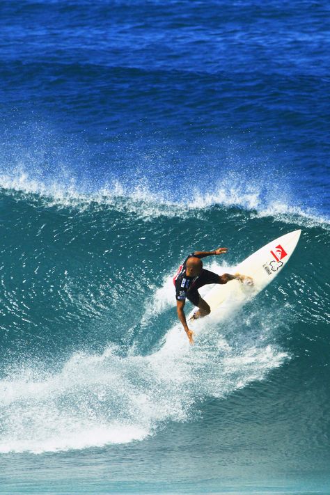 Kelly Slater... surfing... Kelly Slater Poster, Surfing Images, Surf Pics, Surfer Life, Kelly Slater Surfing, Surf Photos, Wave Surfing, Big Wave Surfing, Water Sunset