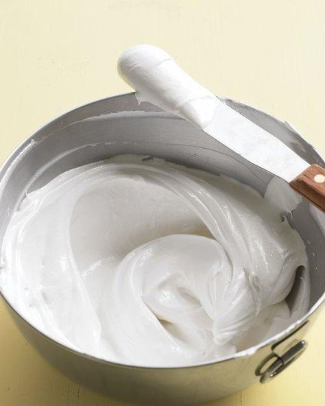 Whipped Frosting Recipe Buttercream Cream Cheese Frosting, Types Of Frosting, Whipped Frosting, Brownie Desserts, S'mores, Köstliche Desserts, Icing Recipe, Yummy Sweets, Food Cakes