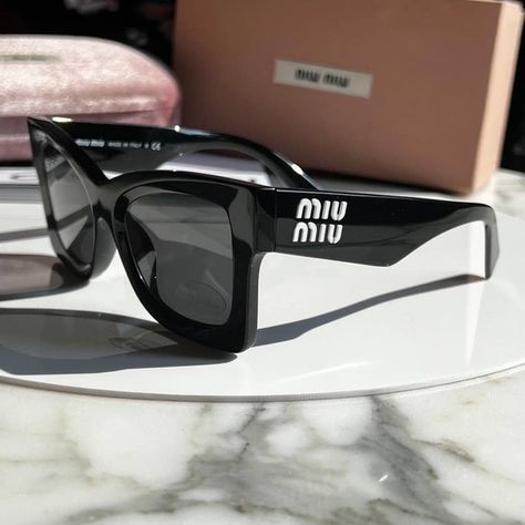 NEW Miu Miu MU 08WS Sunglasses in Black White Logo Kim K Sunglasses, Alexia Chung, Mui Mui Sunglasses, Miu Miu Eyewear, Eyes Glasses, Mui Mui, Miu Miu Accessories, Black White Logo, Miu Miu Sunglasses