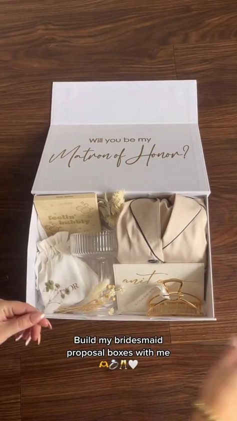 Diy Bridesmaid Gifts, Bridesmaid Proposal Diy, Bridal Boxes, Champagne Bridesmaid, Asking Bridesmaids, Bridesmaid Boxes, Bridesmaid Gift Boxes, Bridesmaid Box, Proposal Box