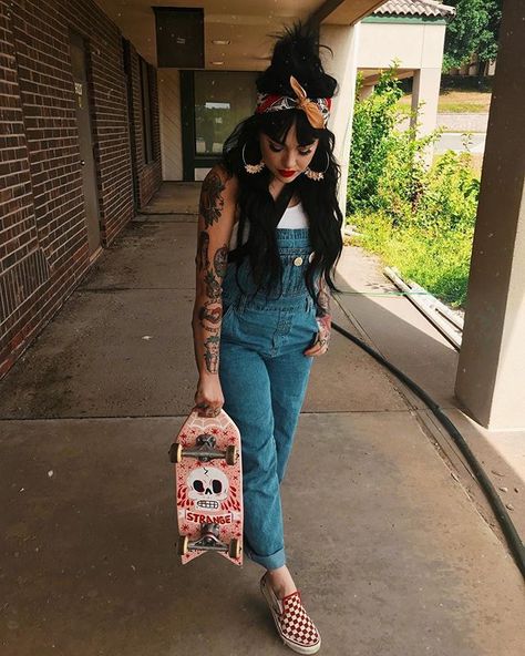 Casual Punk Outfits, Rockabilly Aesthetic, Punk Summer, Skull Flag, Modern Cowgirl, Mum Fashion, Looks Street Style, Rockabilly Fashion, Diy Headband