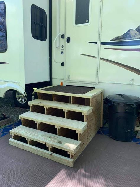 Camper Steps Ideas, Camper Stairs, Camper Deck, Porch For Camper, Camper Steps, Rv Decorating, Rv Interior Remodel, Caravan Ideas, Chincoteague Island