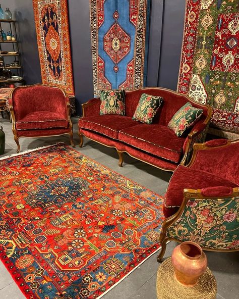 Iranian Furniture, Iranian Home Decor Interior Design, Persian Carpet Interior, Arabian Nights Bedroom, Arabian Restaurant, Moroccan Bar, Persian Interior Design, Persian House, Persian Home