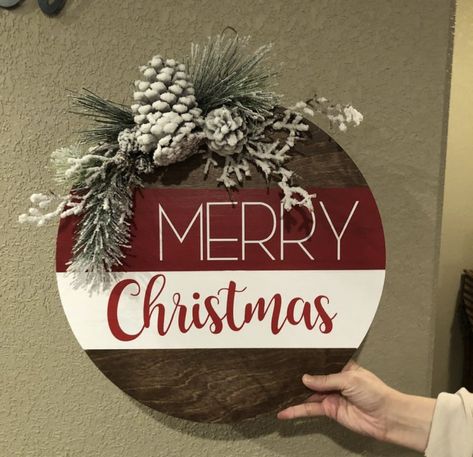 Christmas Welcome Signs Circle, Circle Signs Wooden Diy Christmas, Wooden Round Signs Christmas, Christmas Wood Wreaths, Christmas Wooden Circle Signs, Christmas Wood Circle Sign, Christmas Rounds Signs, Round Wooden Christmas Signs, Round Christmas Signs Wood