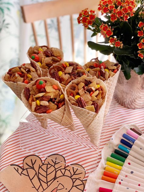 Cornucopia Snack For Kids, Sugar Cone Cornucopia, Waffle Cone Cornucopia, Thanksgiving Snack Ideas For School, Thanksgiving Snack Mix For Kids, Cornucopia Craft For Kids, Thanksgiving Snacks For Kids Preschool, Cornucopia Snack, Candy Cornucopia