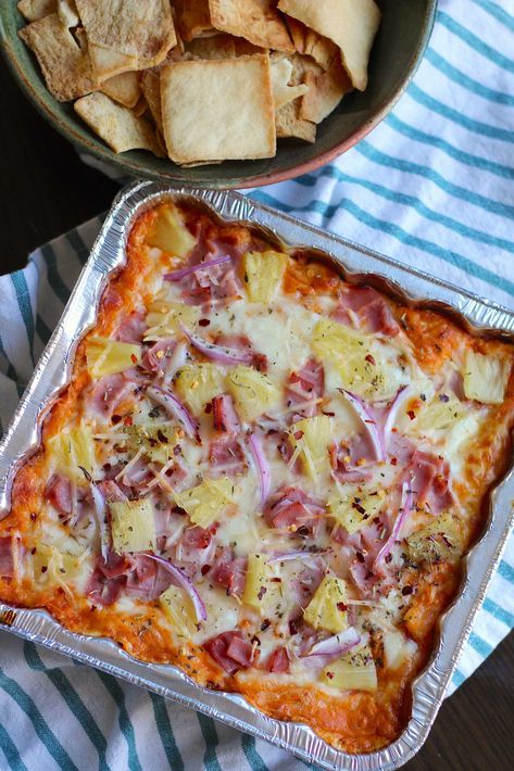 Baked Hawaiian Pizza Dip | 12 Tomatoes Hawaiian Pizza Dip, Pizza Dip, Easy Dip, 12 Tomatoes Recipes, Pizza Salad, Takeout Food, 12 Tomatoes, Quick Dinner Recipes, Crispy Bacon