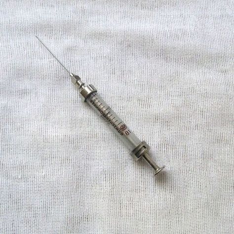 Medical Syringe, Vintage Medicine, Vintage Medical, Medical Art, Medical Aesthetic, Mad Scientist, Medical Equipment, Medical Supplies, Medicine