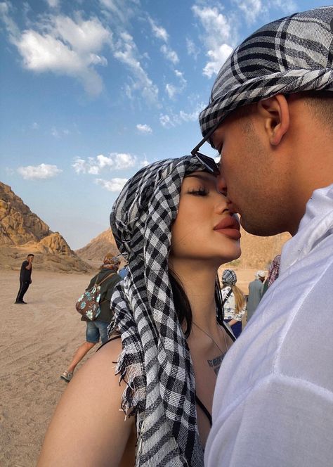 Dubai Picture Ideas, Nas Hip Hop, Dubai Couple, Egypt Outfits, Marrakech Style, Travel Instagram Ideas, Foto Baby, Cute Couple Poses, Couples Poses For Pictures