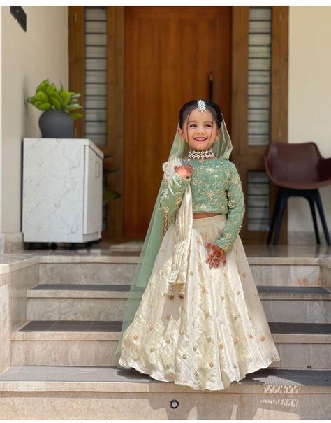 Dresh Petan Style, Unique Traditional Dresses, Kids Lehanga Design For Wedding, Pakistani Kids Dresses, 4 Brothers, Pattu Pavada, Girls Lehenga, Kids Party Wear Dresses