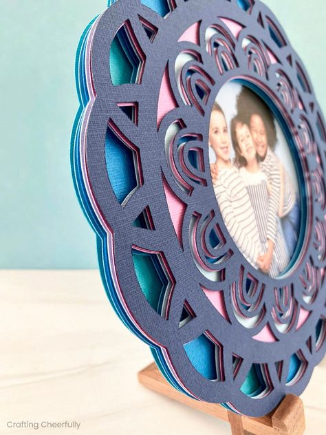 Scrapbook Photo Frame, Cricut Layered Paper Art, Paper Mandala, Layer Pictures, Mandala Frame, Photo Frame Crafts, Dog Frames, Photo Layers, 3d Craft