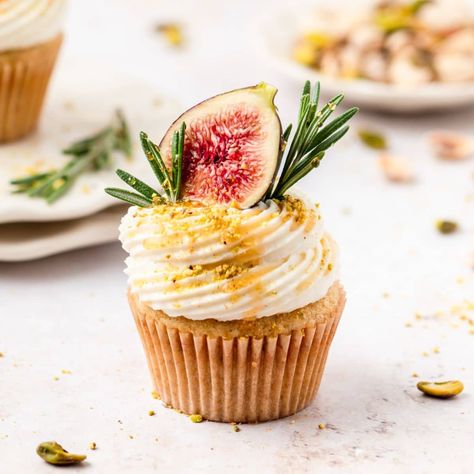 Fig Olive Oil Cupcakes with Mascarpone Frosting Olive Oil Cupcakes Recipe, Olive Oil Cake Decoration, Spring Flavor Cupcakes, Fancy Cake Flavors, Herb Cupcakes, Interesting Cupcakes, Fig Cupcakes, Filled Cupcake Recipes, Rosemary Cupcakes