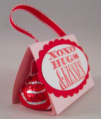 Diy Valentine's Gifts For Kids, Hershey Kiss Valentine, Hershey Kisses Favors, Hersheys Kisses, Valentine Paper Crafts, Valentine Treat, Teacher Valentine Gifts, Hershey Kiss, 3d Ideas