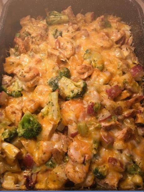 Chicken, Sautéed Shrimp, Red Skin... - Easy Family Recipe Red Skin Potatoes Recipe, Potatoes Broccoli, Red Skin Potatoes, Broccoli Chicken, Cheesy Chicken Broccoli, Chicken Broccoli Casserole, Sauteed Shrimp, Chicken And Shrimp Recipes, Cheesy Casserole