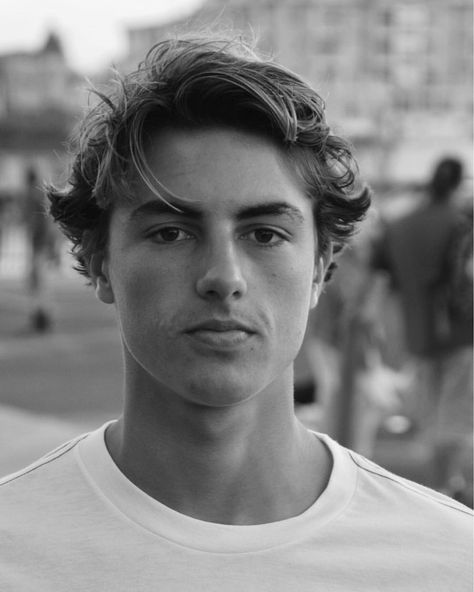 Curren Caples | RVCA Skate Demo | _________________________________________________________________ #nj #newjersey #jshn #skateboarding… Mens Surfer Hair, Surfer Hair Men, Curren Caples, Surfer Hairstyles, Mens Messy Hairstyles, Surf Hair, Surfer Guys, Boy Haircuts Long, Surfer Hair