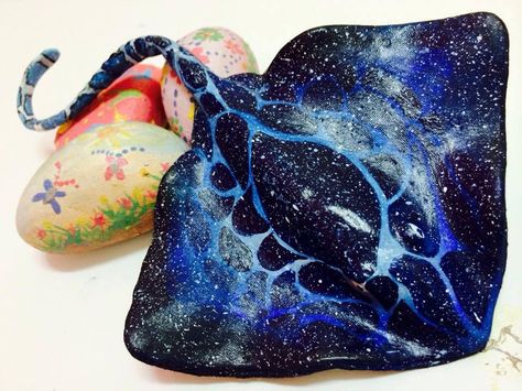 Galaxy themed stingray. Nothing's wrong about painting out your imaginations. Stingray Paper Mache, Paper Mache Stingray, Stingray Art, Art Journal Prompts, Paper Mache Sculpture, Clay Crafts Air Dry, Sea Theme, Stingray, Early Years