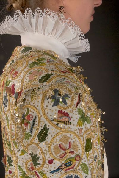 Elizabethan Embroidery, 17th Century Clothing, Historical Embroidery, Jacobean Embroidery, 17th Century Fashion, Goldwork Embroidery, Antique Embroidery, Historical Dress, Couture Embroidery