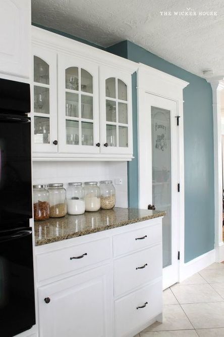 Blue Kitchen Walls, Wicker House, Deco House, Teal Kitchen, Kitchen Walls, Country Decor Rustic, Remodel Kitchen, Blue Kitchen, Blue Kitchens