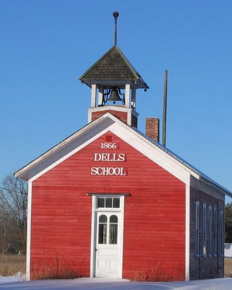 Wisconsin One Room Schoolhouse | lonely one room school house in Winter in rural Augusta Wisconsin ... One Room School House, One Room Schoolhouse, House In Winter, Red School House, Room Country, Country School, Old School House, School House Rock, Casas The Sims 4