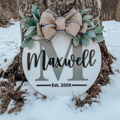 Large round family name sign | Mama's Little Craft Room Family Round Wood Signs, Round Welcome Sign Front Door, Round Name Signs, Round Welcome Sign, 3d Maps, Welcome Signs Front Door, Wooden Signs Diy, Wooden Door Signs, Gift For New Home