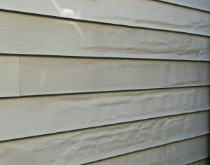 Most of the homeowners with vinyl siding are unaware of the fact that vinyl can be painted successfully. In fact, painting vinyl siding is considered one of the cheapest alternatives to replacing the same. By applying a fresh coat of paint on your vinyl siding, you can actually restore the faded siding and improve the … 3 Important Steps to Paint Vinyl Siding Read More » How To Paint Siding Vinyl, How To Paint Vinyl Siding, Can You Paint Vinyl Siding, Painted Vinyl Siding Before And After, Paint Siding Vinyl, Painting Exterior Siding, Vinyl Siding Paint Colors, Vinyl Siding Paint, Vynal Siding