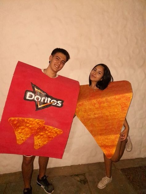 Dynamic Dyo Halloween Costumes For Couples - RecipeMagik Ideas Para Disfraces En Pareja, Star Wars Couple Costume, 2 People Halloween Costumes, Mario Costume Diy, Fun Halloween Outfits, Cookie Costume, Halloween Duos, Costumes For Couples, Duo Costumes